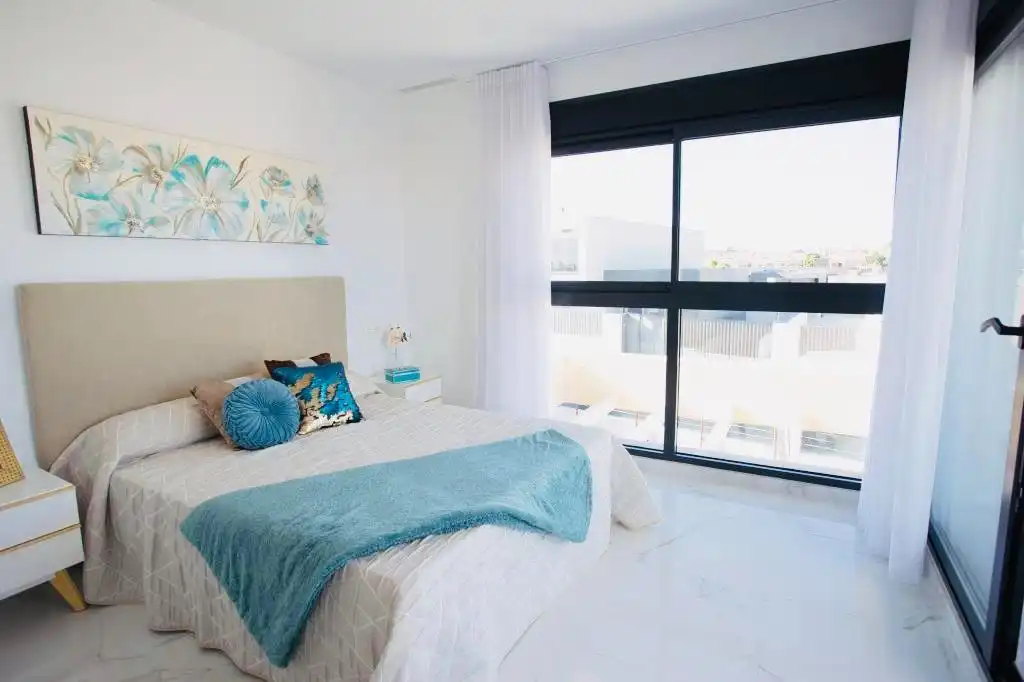 Dormitori de Casa o xalet en venda en Los Montesinos amb Jardí privat, Terrassa i Piscina