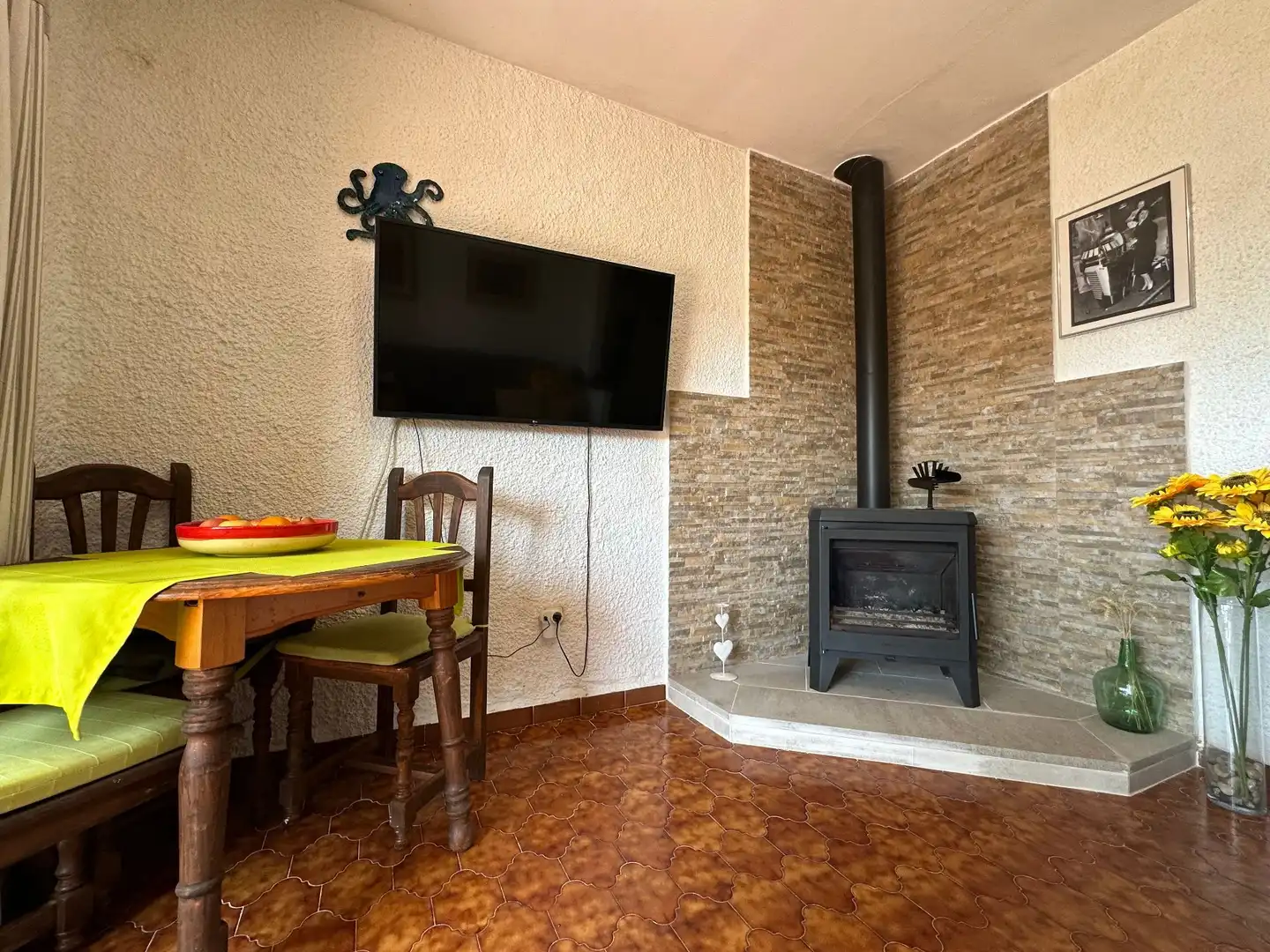 Sala de estar de Casa adosada en venta en L'Estartit con Jardín privado y Amueblado