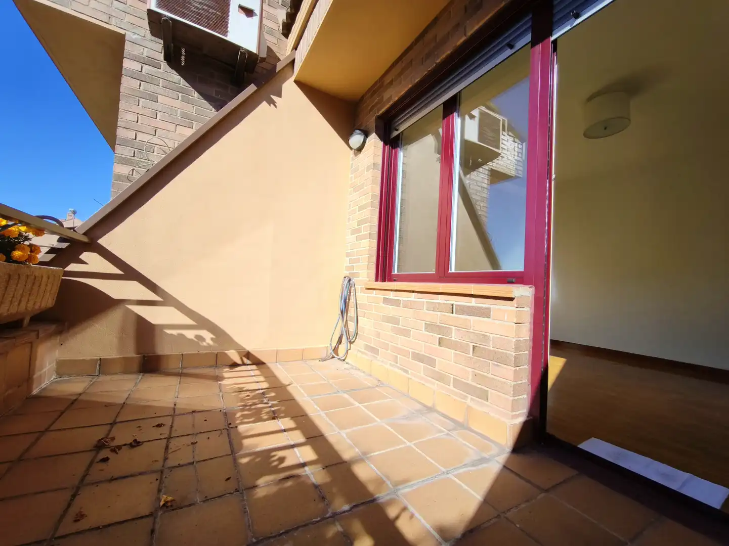 Terrassa de Casa o xalet en venda en  Logroño amb Calefacció, Parquet i Terrassa