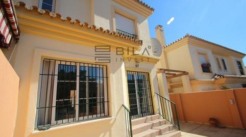 Foto 2 de Casa adosada en venda a Agustina de Aragon, Los Pacos, Málaga