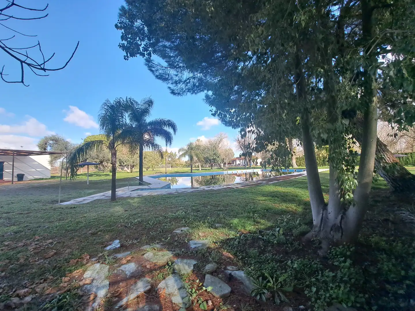 Vista exterior de Casa o xalet en venda en Dos Hermanas amb Aire condicionat, Jardí privat i Terrassa