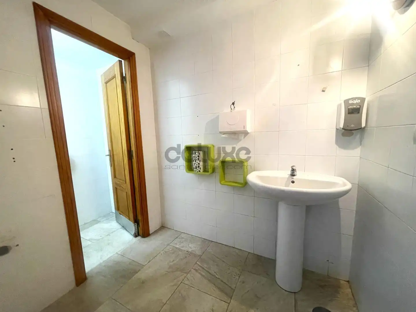 Bathroom of Commercial properties for rent in Santander