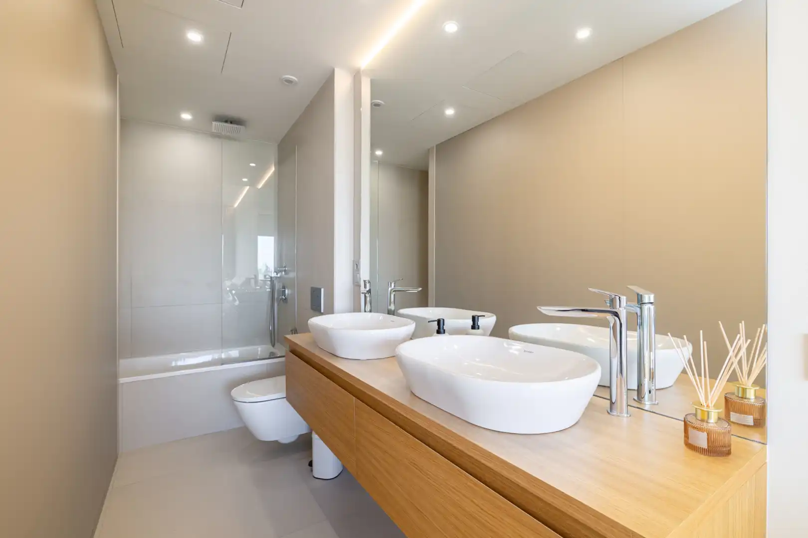Bathroom of Flat for rent in Fuengirola  with Air Conditioner, Heating and Private garden