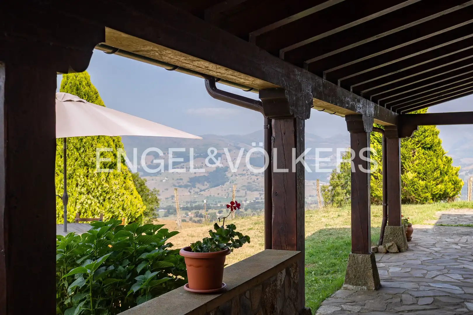 Terraza de Finca rústica en venta en Villacarriedo con Calefacción, Jardín privado y Terraza