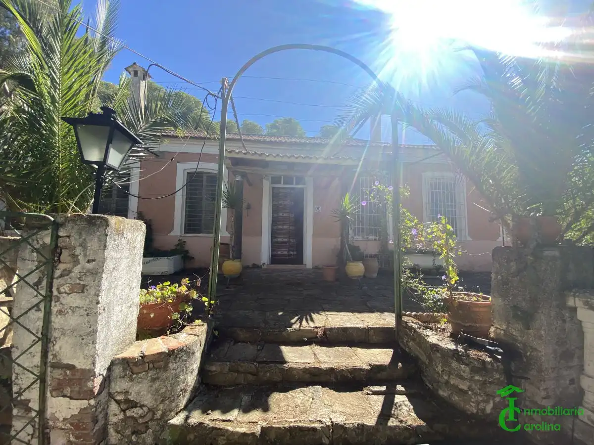 Vista exterior de Casa o xalet en venda en Baños de la Encina amb Piscina