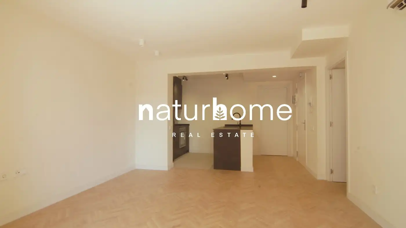 Flat with lift for sale in Plaça de Ponent 5