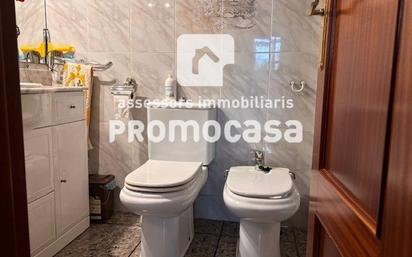 Bathroom of Flat for sale in Badia del Vallès  with Air Conditioner, Terrace and Balcony