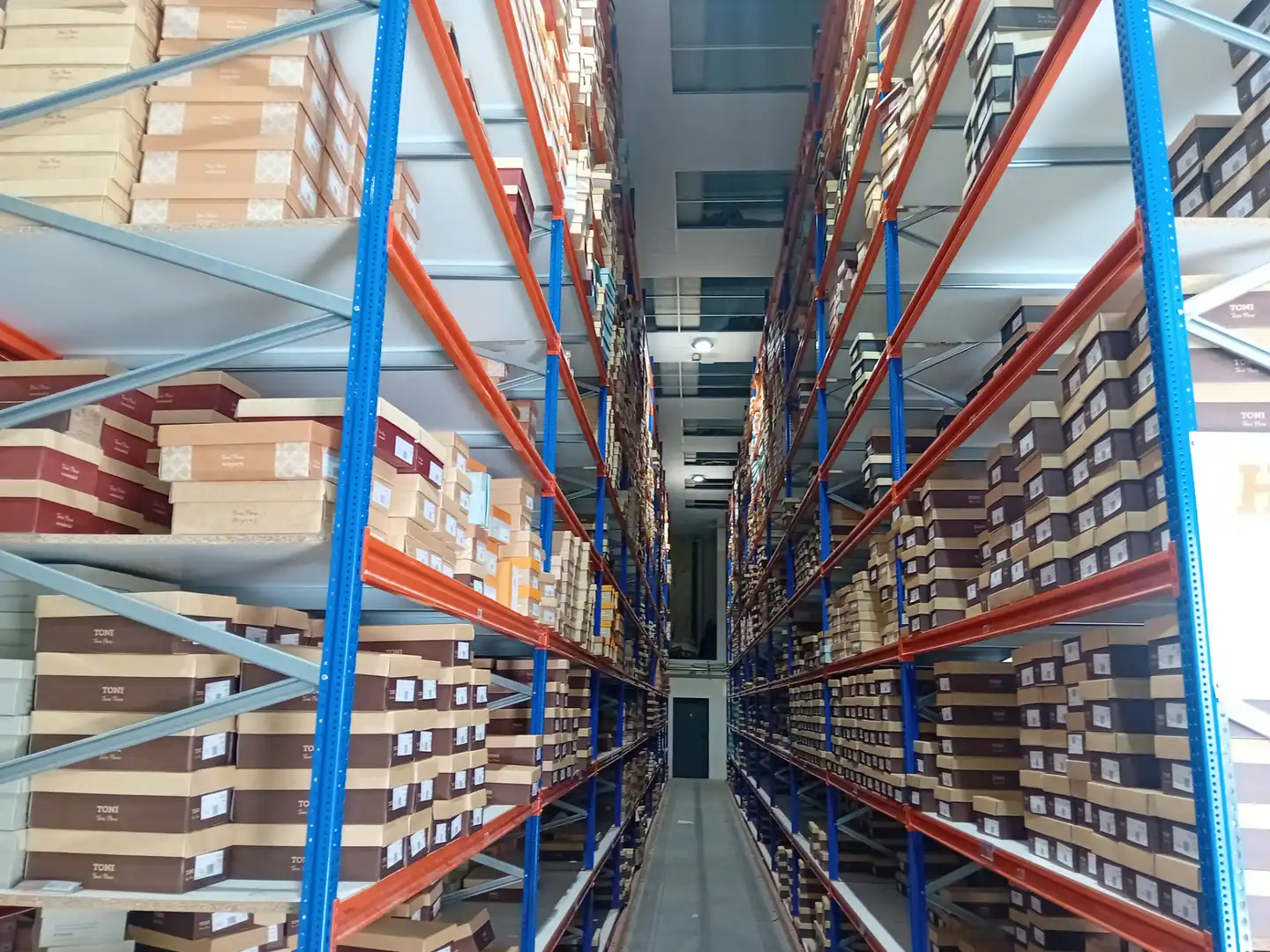 Nave industrial de alquiler en Girona con Alarma