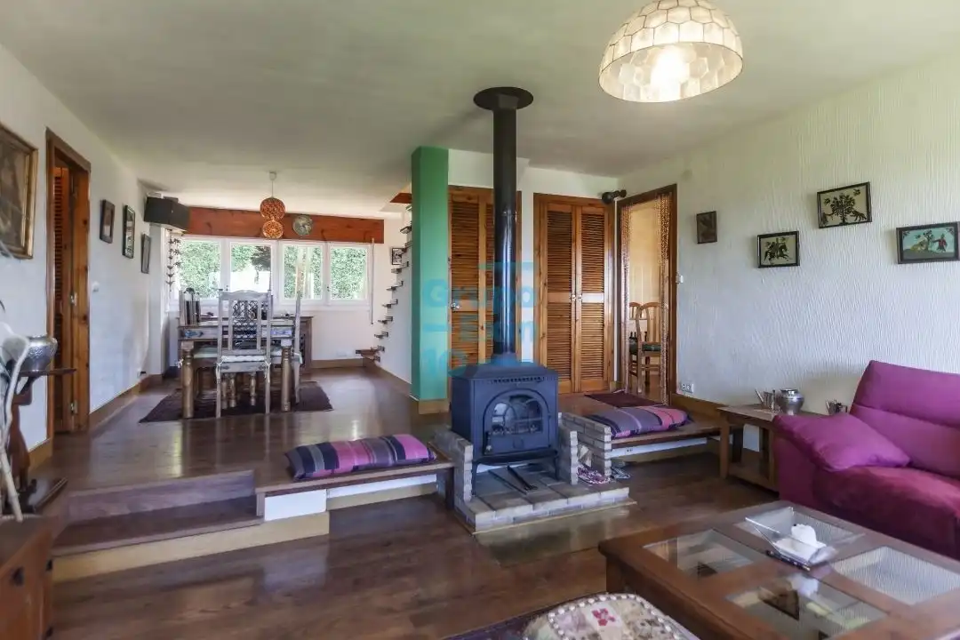 Sala d'estar de Casa o xalet en venda en Irun  amb Calefacció i Jardí privat