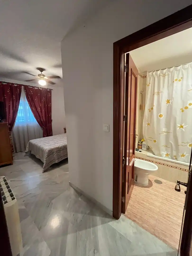 Baño de Piso en venta en Marbella con Aire acondicionado, Terraza y Piscina comunitaria