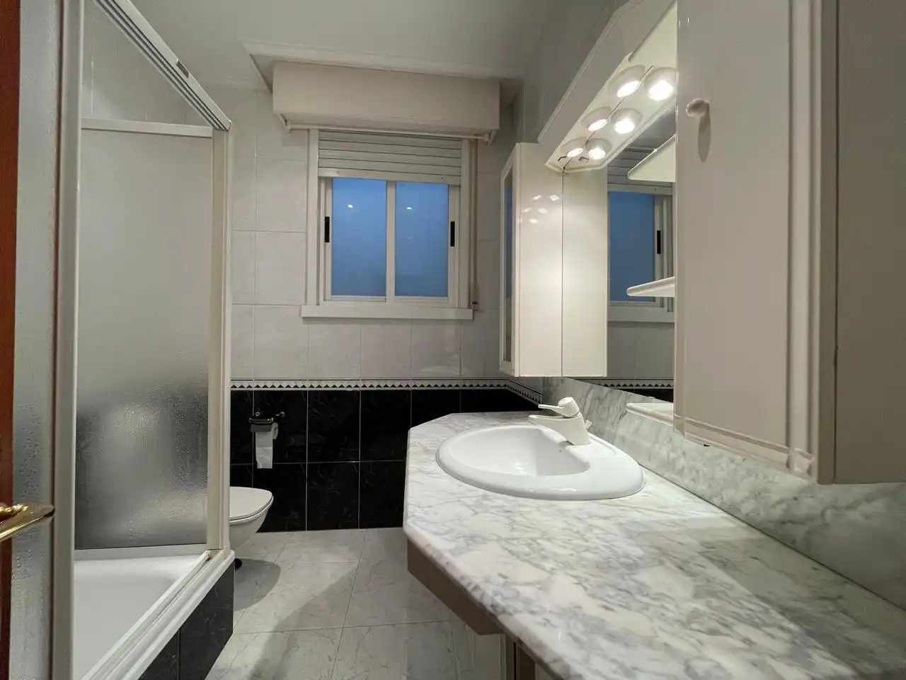 Baño de Piso en venta en A Coruña Capital  con Calefacción, Parquet y Trastero