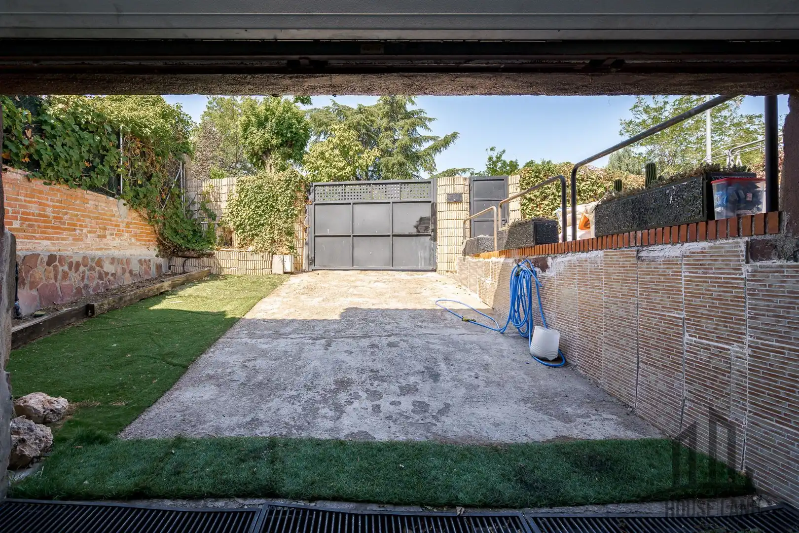 Aparcament de Casa o xalet en venda en Valdeolmos-Alalpardo amb Calefacció, Jardí privat i Piscina