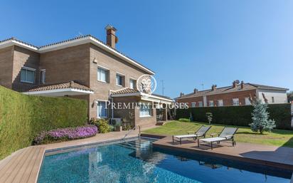 Exterior view of House or chalet for sale in Premià de Dalt  with Heating, Private garden and Swimming Pool