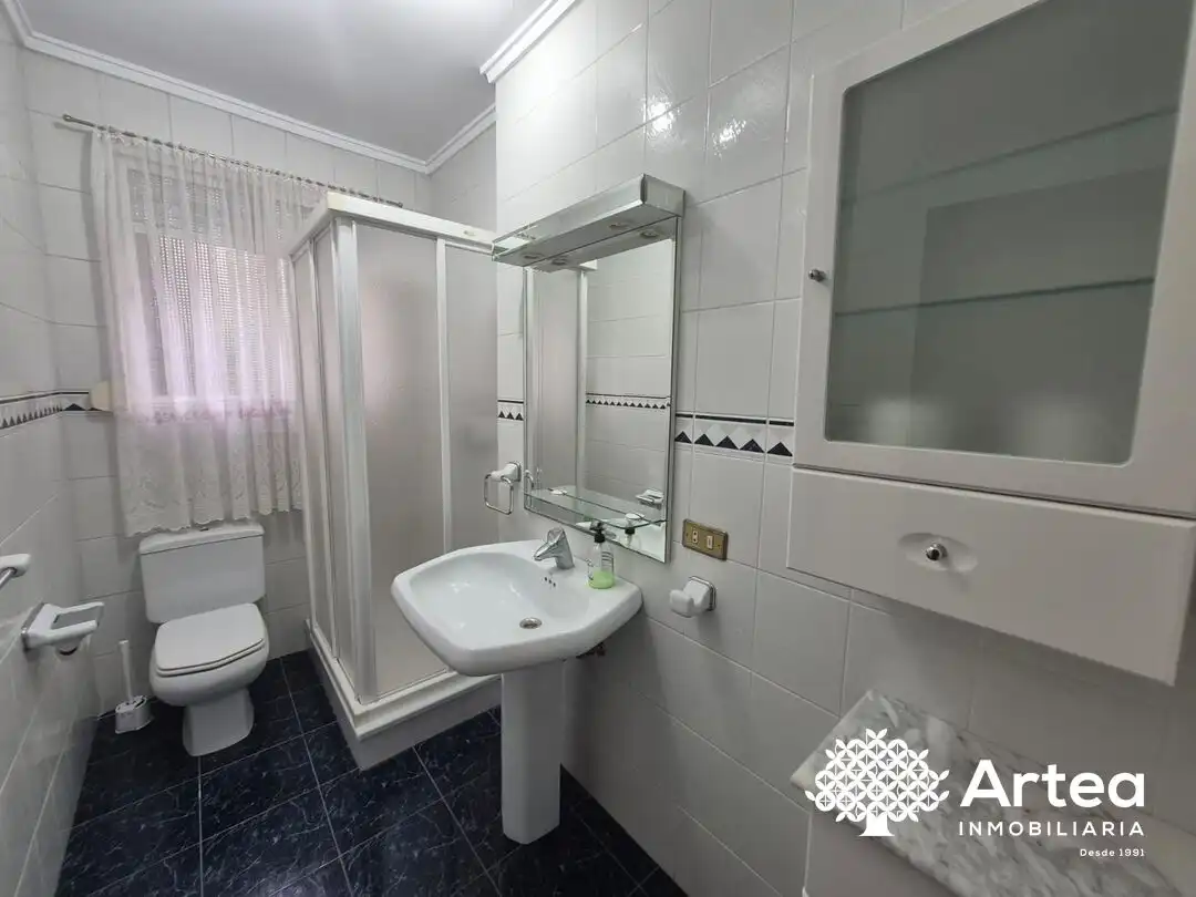 Bathroom of Flat for rent in Bilbao   with Heating, Oven and Washing machine