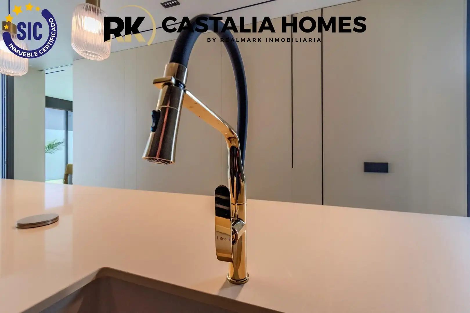 Cuina de Casa o xalet en venda en Castellón de la Plana / Castelló de la Plana amb Aire condicionat, Calefacció i Jardí privat