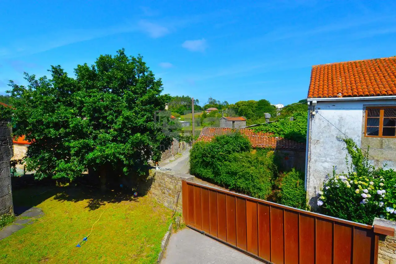 Vista exterior de Casa o xalet en venda en Vimianzo amb Calefacció, Jardí privat i Terrassa