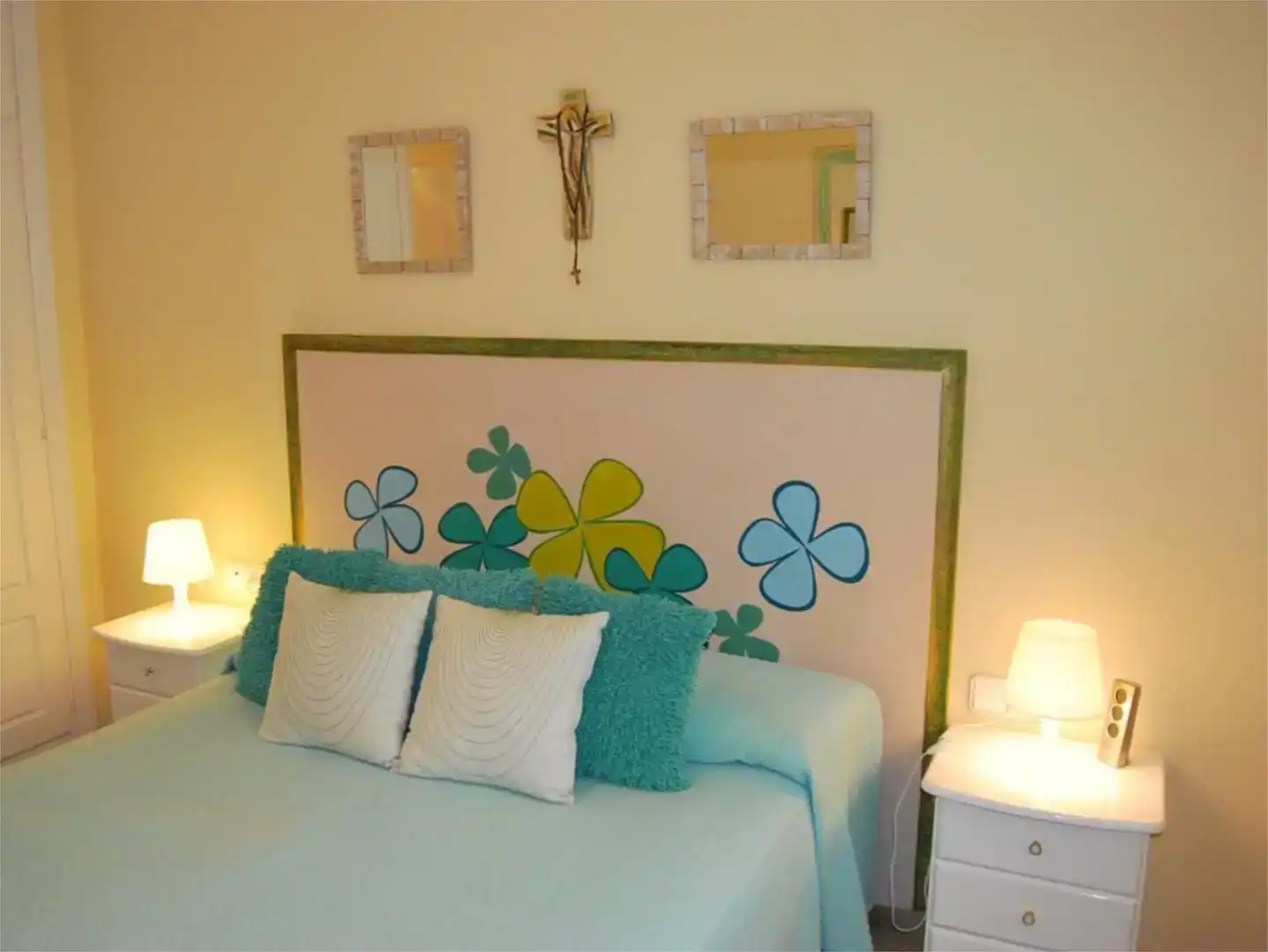 Schlafzimmer von Wohnungen zur Miete in Manilva mit Klimaanlage, Schwimmbad und Möbliert