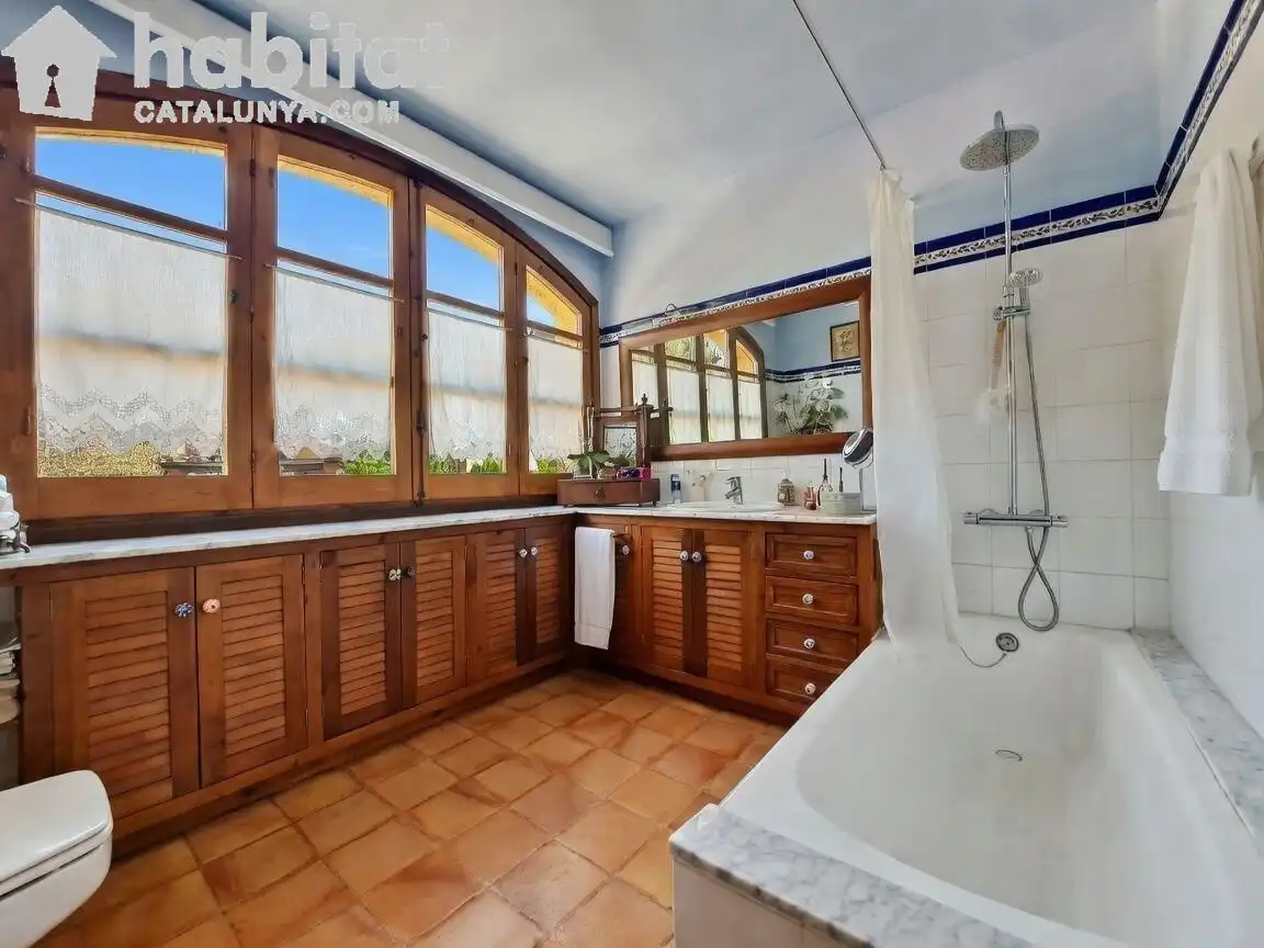Baño de Casa o chalet en venta en Sant Esteve Sesrovires con Aire acondicionado, Calefacción y Jardín privado