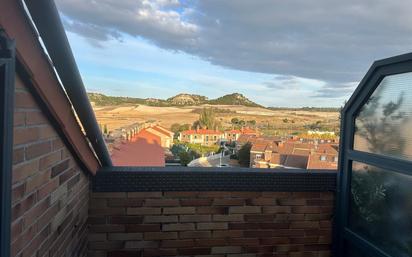 Vista exterior de Àtic en venda en Cistérniga amb Terrassa