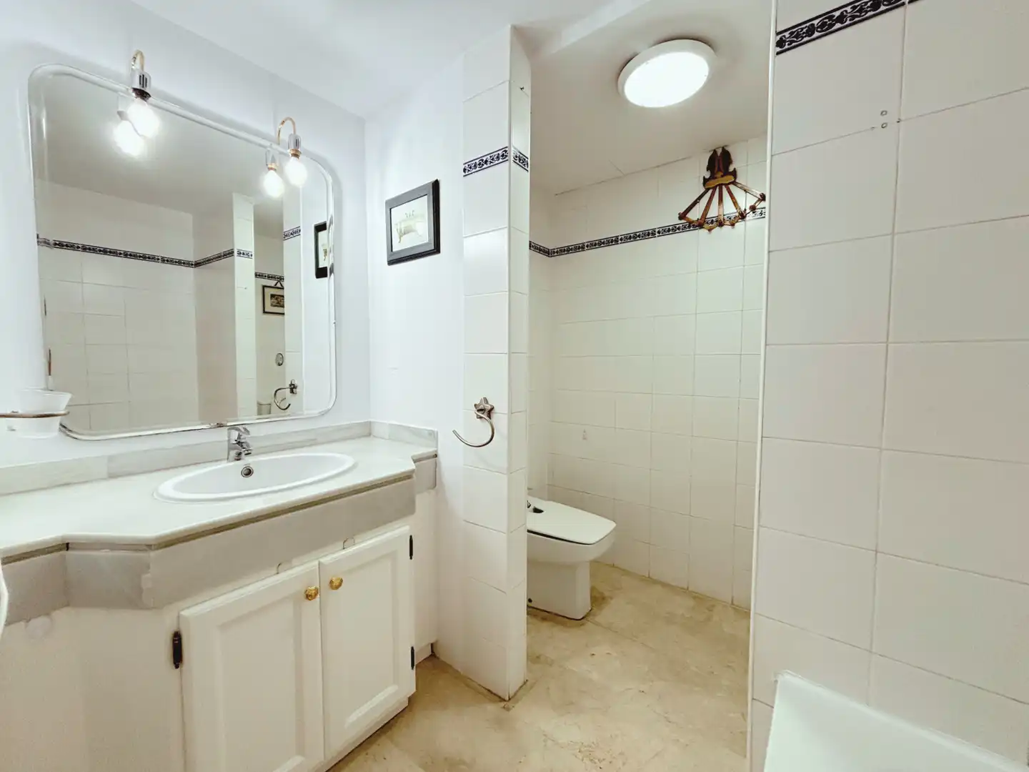 Bathroom of Flat for sale in Marbella  with Air Conditioner, Private garden and Terrace
