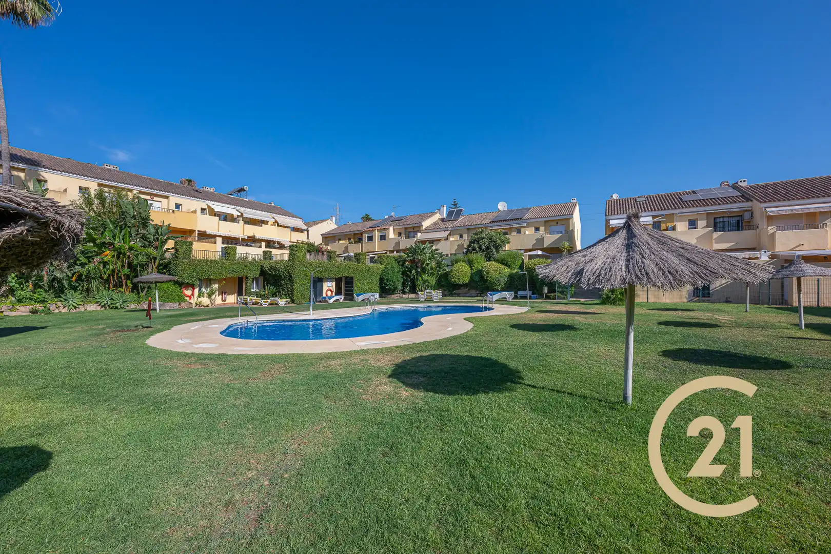 Jardí de Casa adosada en venda en Estepona amb Aire condicionat, Jardí privat i Terrassa