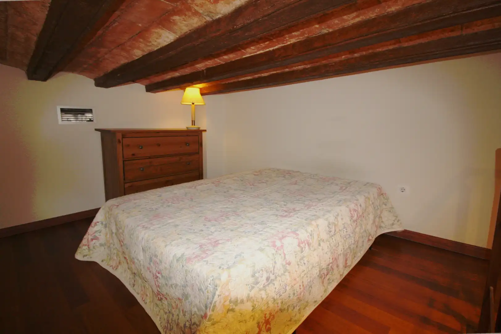 Schlafzimmer von Wohnung zum Verkauf in Barcelona mit Klimaanlage, Heizung und Parkett