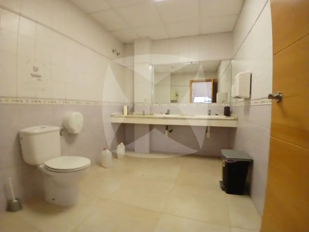 Baño de Local de alquiler en Badajoz con Aire acondicionado