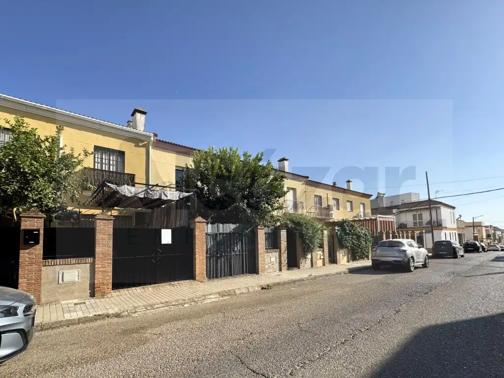 Vista exterior de Casa adosada en venta en Mairena del Alcor con Aire acondicionado y Terraza