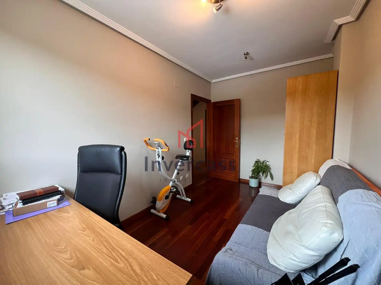 Habitación de Casa adosada en venta en Castro-Urdiales con Calefacción, Jardín privado y Terraza
