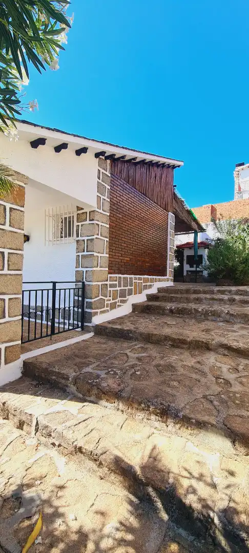 Vista exterior de Casa o chalet en venta en El Tiemblo  con Aire acondicionado, Jardín privado y Terraza