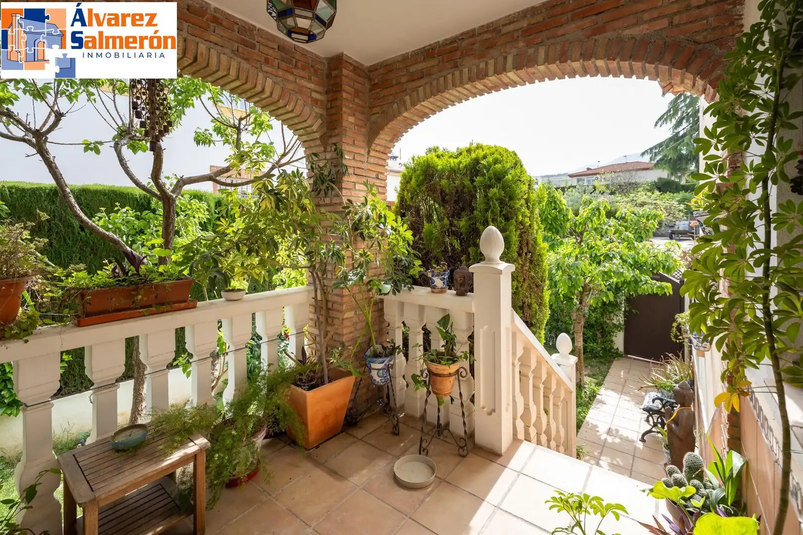 Terrassa de Casa adosada en venda en La Zubia amb Terrassa, Traster i Piscina