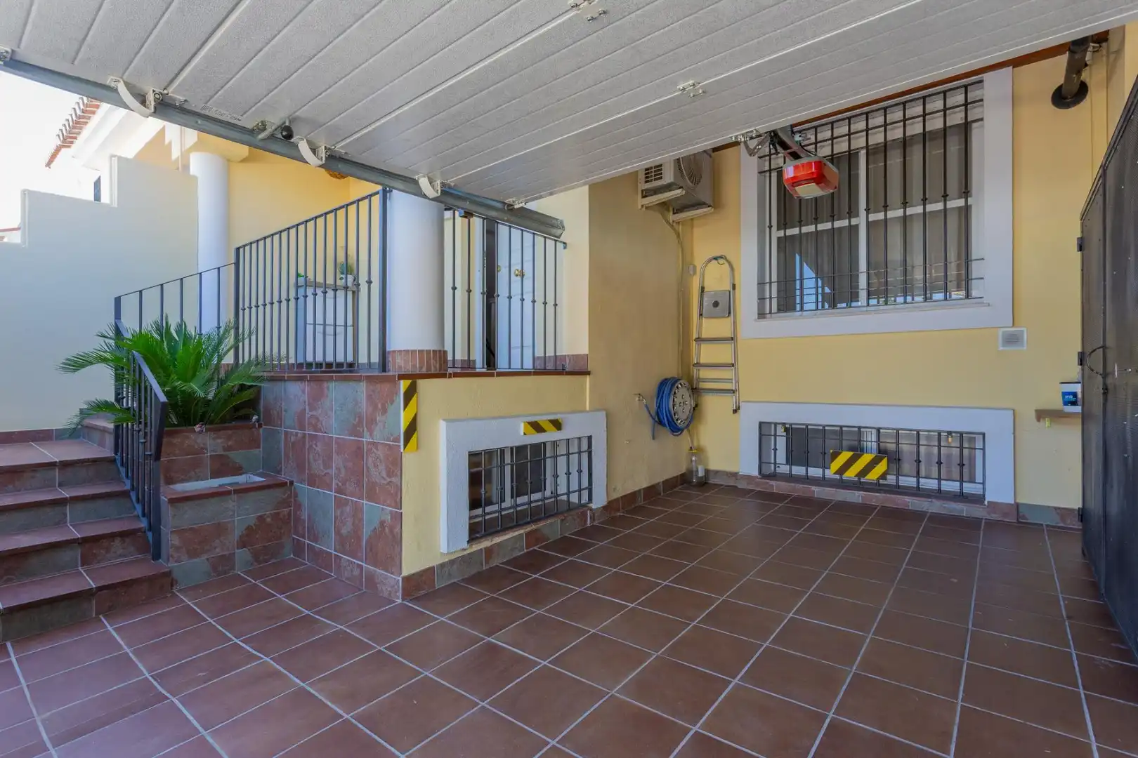 Casa adosada en venda en Alhendín amb Moblat i Piscina comunitària
