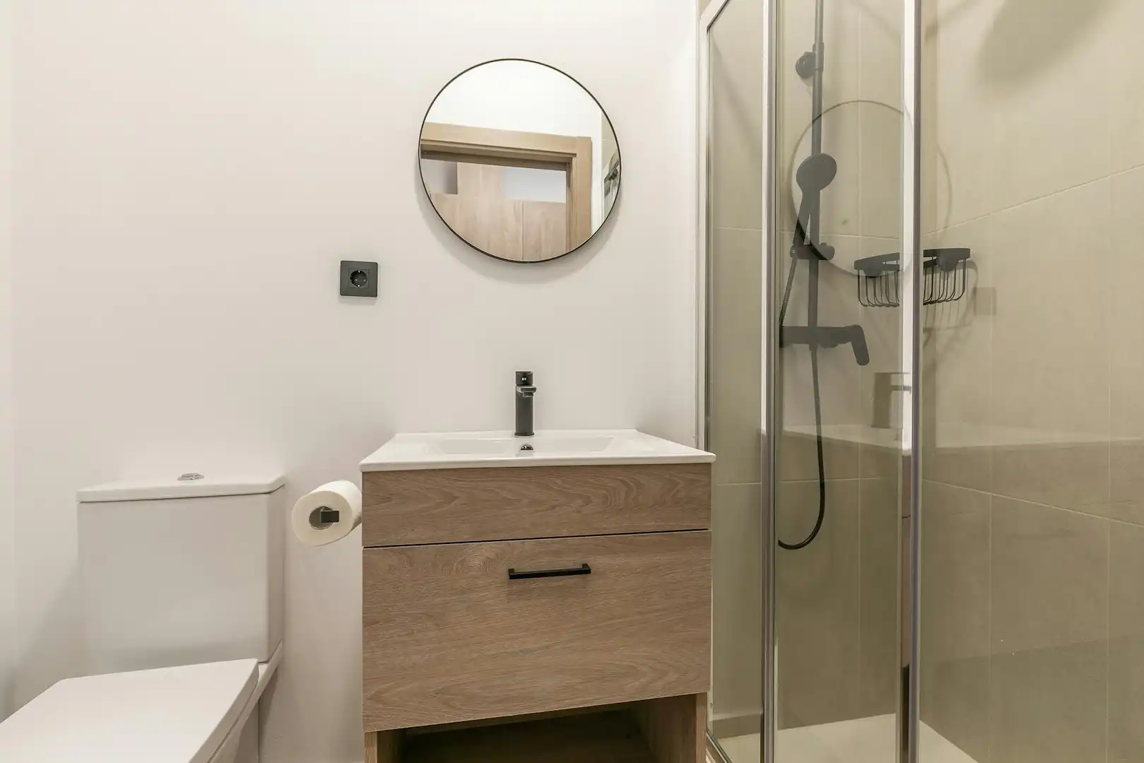 Badezimmer von Gebäude zur Miete in Madrid