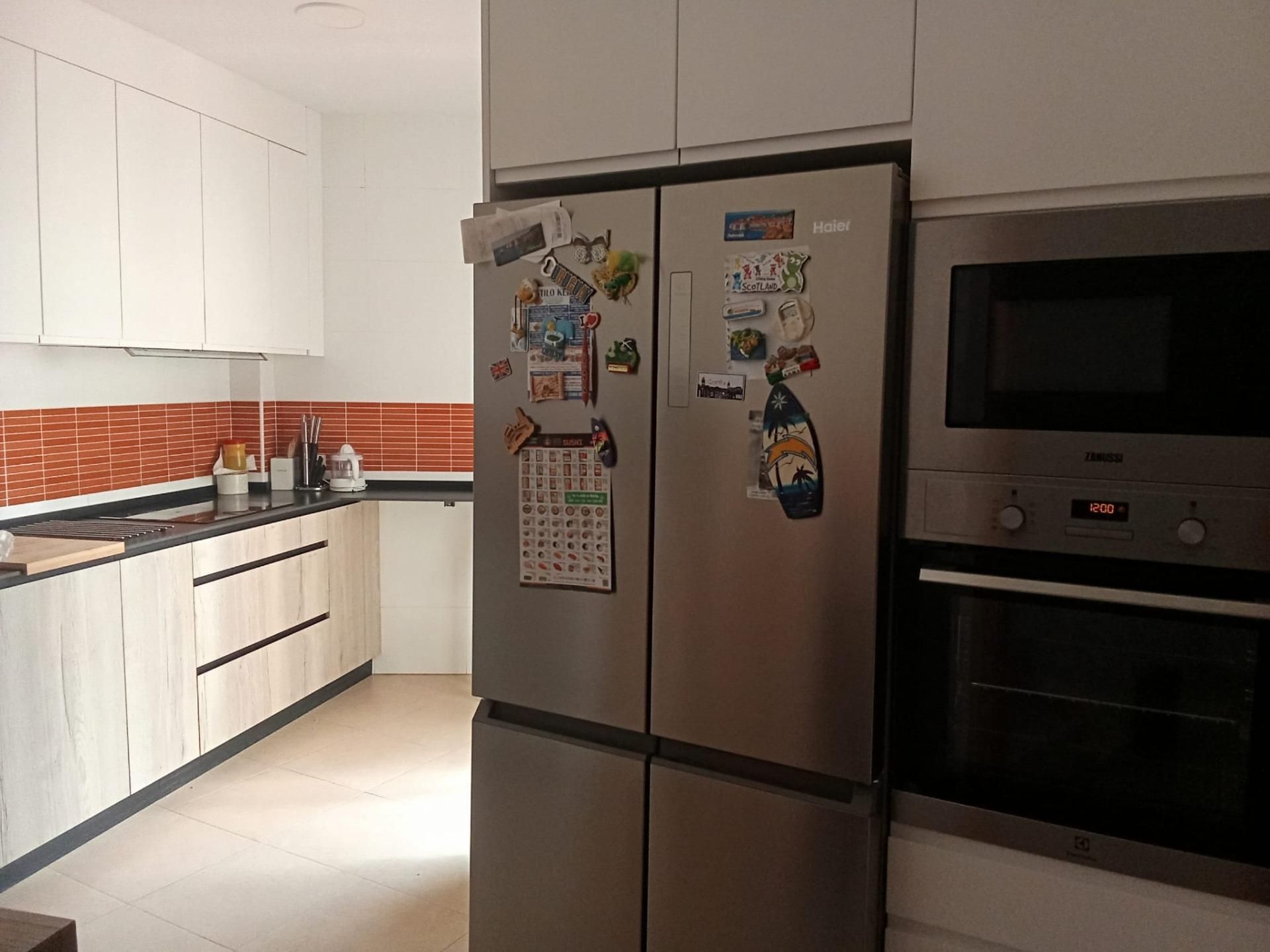 Cuina de Casa o xalet de lloguer en Guillena amb Aire condicionat, Terrassa i Balcó