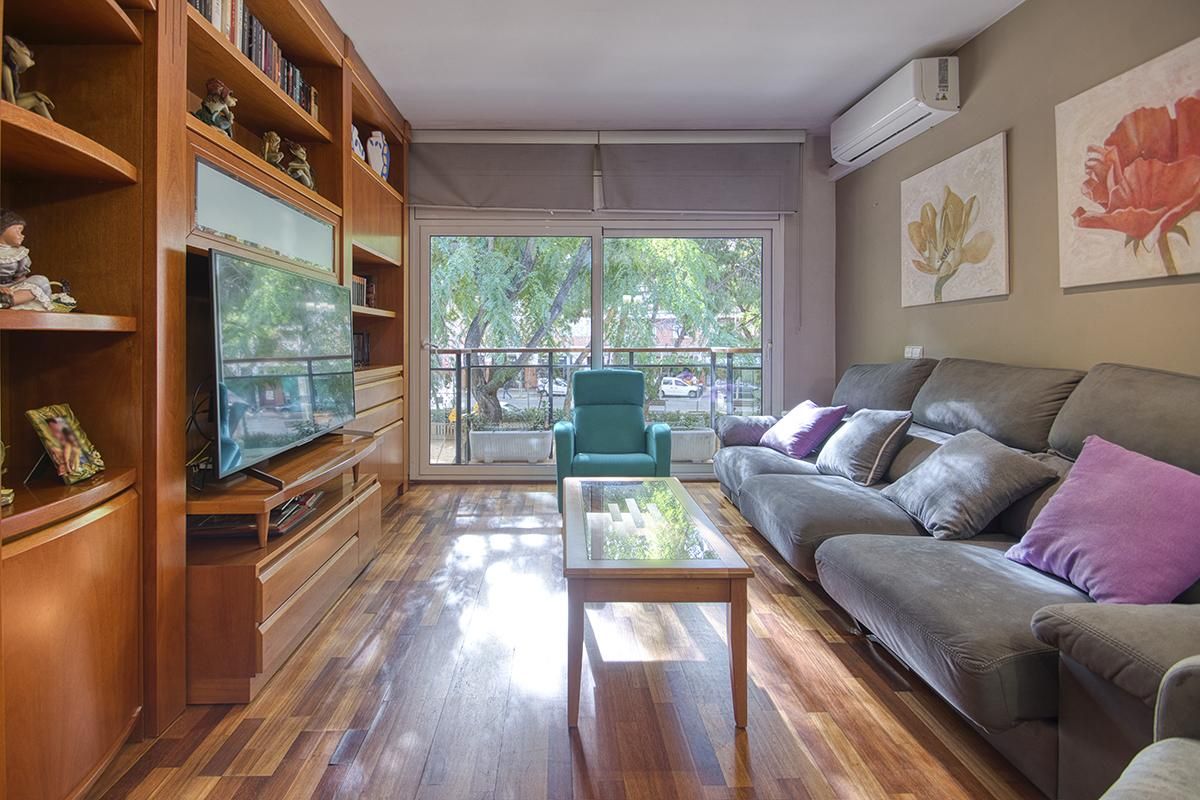 Sala d'estar de Casa o xalet en venda en  Barcelona Capital amb Calefacció