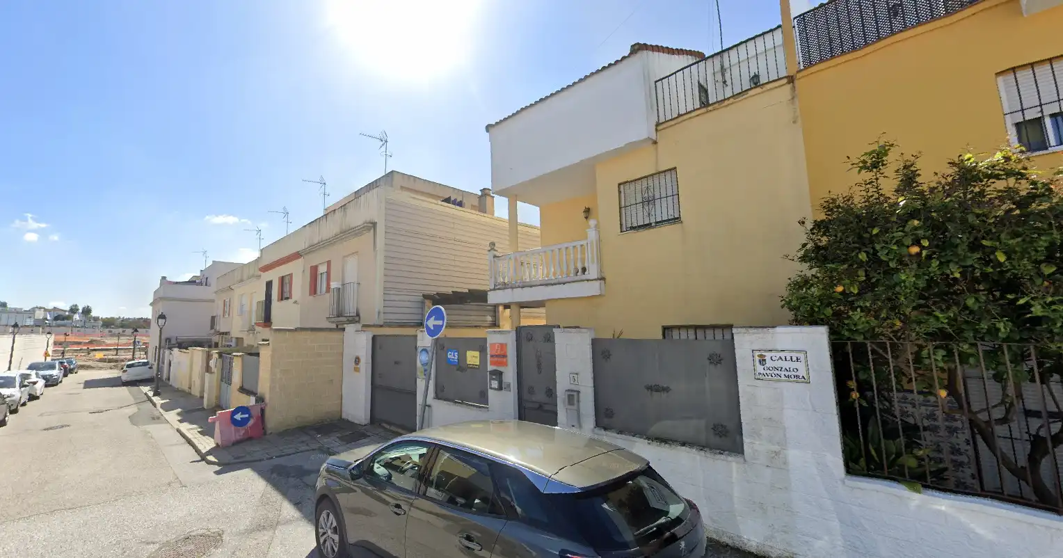 Vista exterior de Casa o xalet en venda en Gines