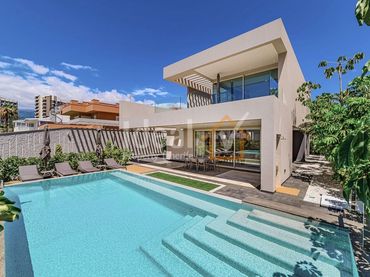 Villa con piscina in vendita a Playa de las Américas