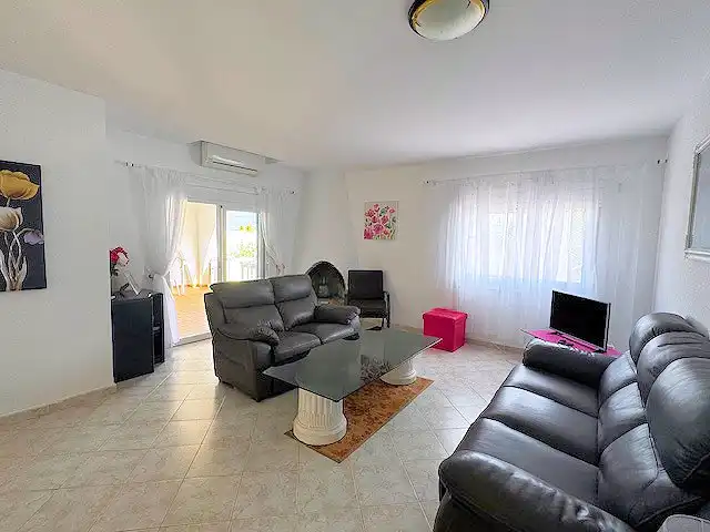 Sala de estar de Casa o chalet en venta en L'Escala con Aire acondicionado, Calefacción y Jardín privado