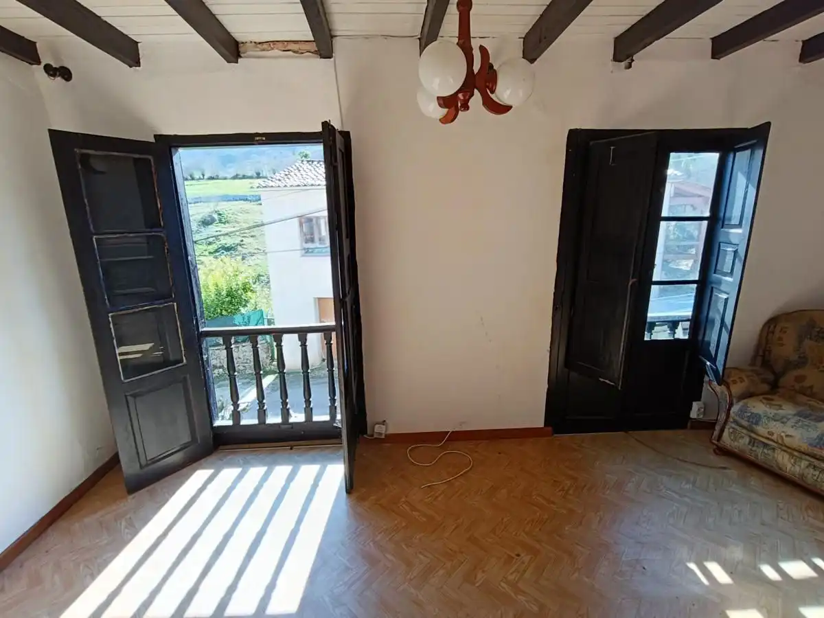 Einfamilien-Reihenhaus zum Verkauf in Llanes mit Terrasse, Abstellraum und Möbliert