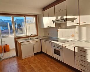 Kitchen of Flat to rent in Vigo   with Heating, Parquet flooring and Oven