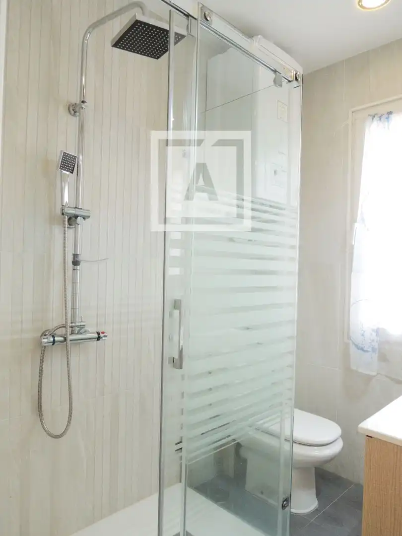 Baño de Piso de alquiler en Madrid con Aire acondicionado y Calefacción