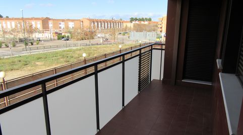 Foto 2 von Wohnung zur Miete in Calle del Ibón de Astún, Miralbueno, Zaragoza Capital