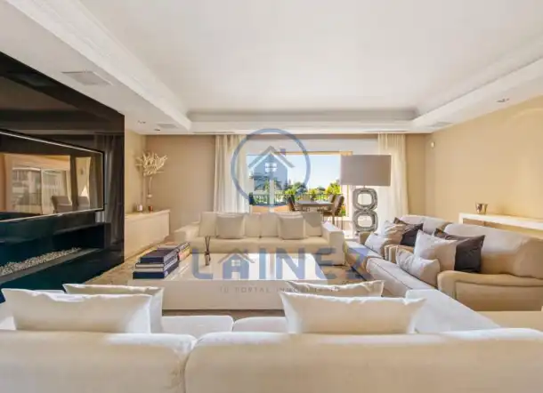 Apartamento con terraza en venta en Milla de Oro