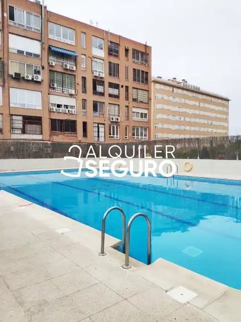 Schwimmbecken von Wohnung zur Miete in Madrid mit Heizung, Schwimmbad und Möbliert