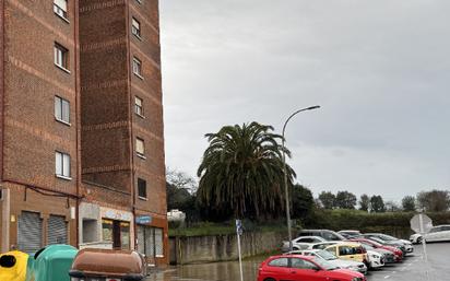 Vista exterior de Pis en venda en Avilés amb Calefacció, Parquet i Terrassa