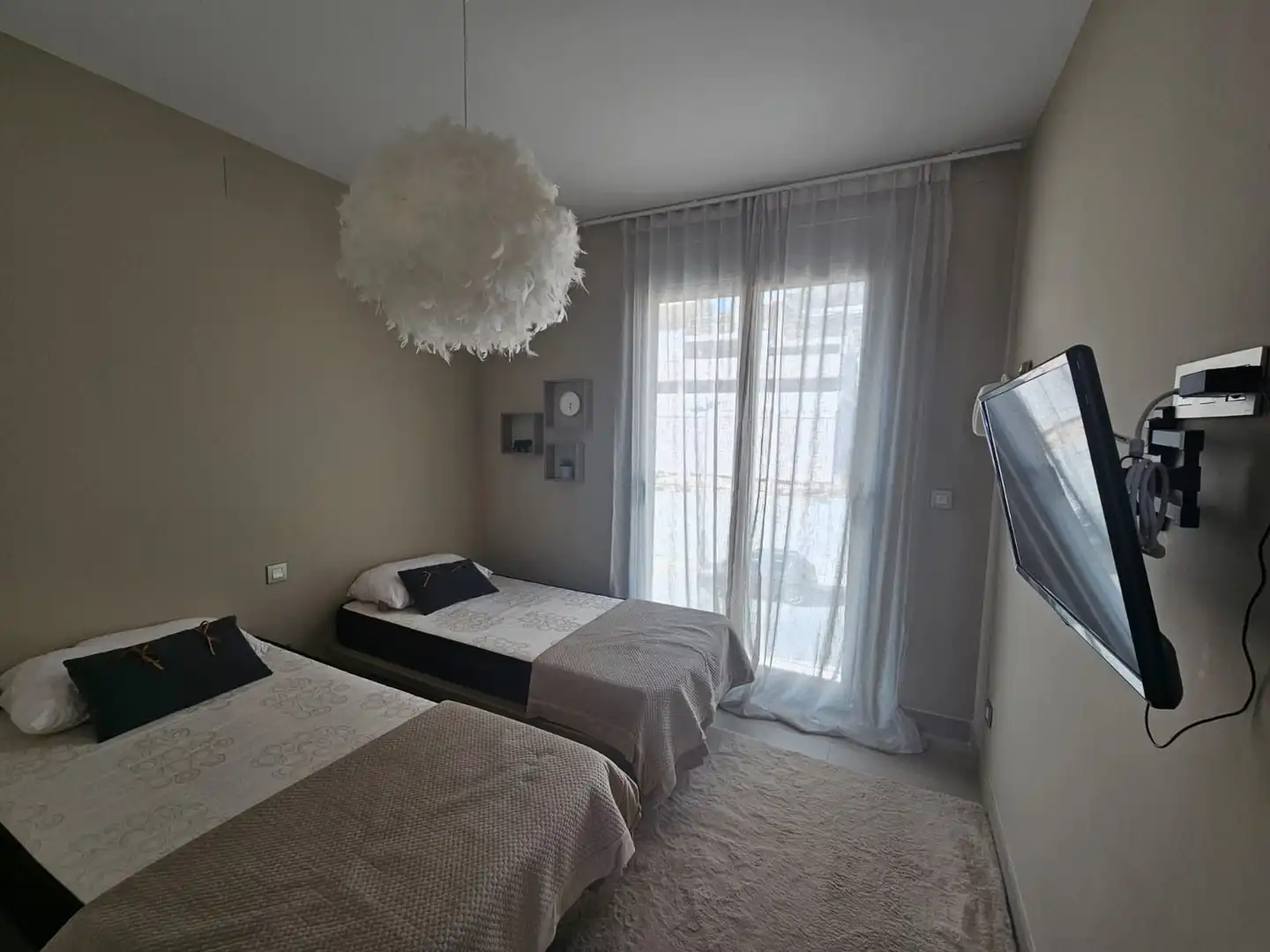 Habitación de Ático de alquiler en Finestrat con Aire acondicionado, Calefacción y Jardín privado