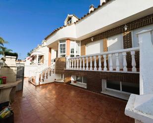 Vista exterior de Casa adosada en venda en Gandia amb Parquet, Terrassa i Balcó