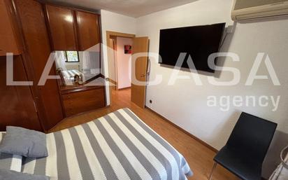 Bedroom of Flat for sale in  Barcelona Capital  with Balcony