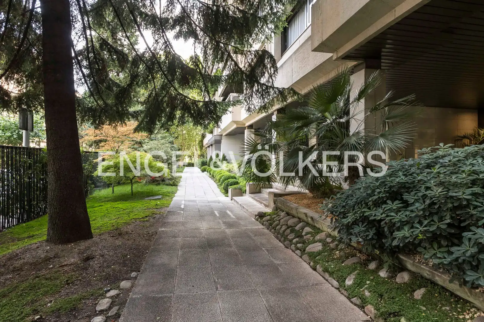 Exterior view of Flat for sale in Madrid  with Heating, Private garden and Terrace