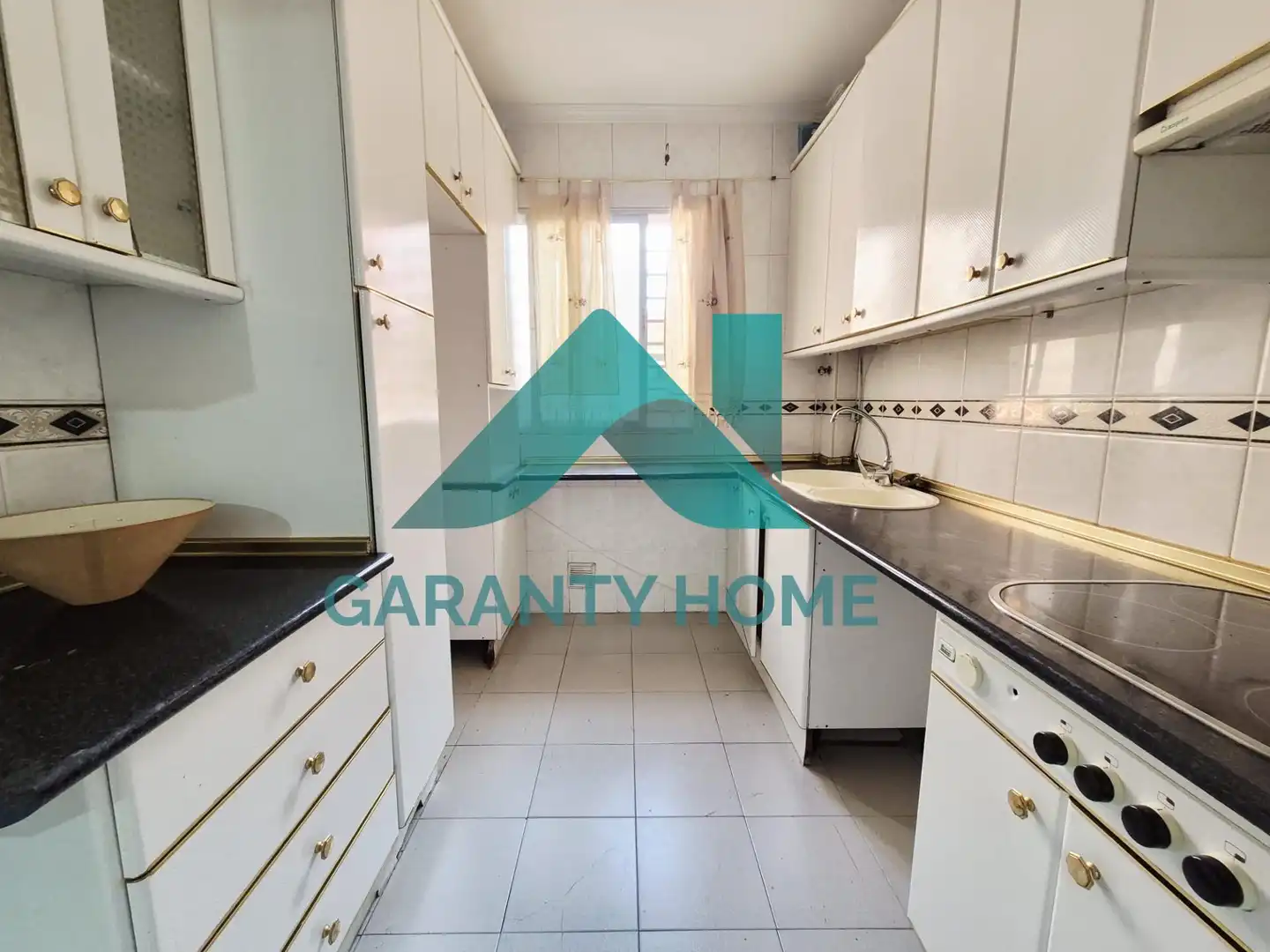 Cuina de Apartament en venda en Cáceres amb Aire condicionat i Moblat
